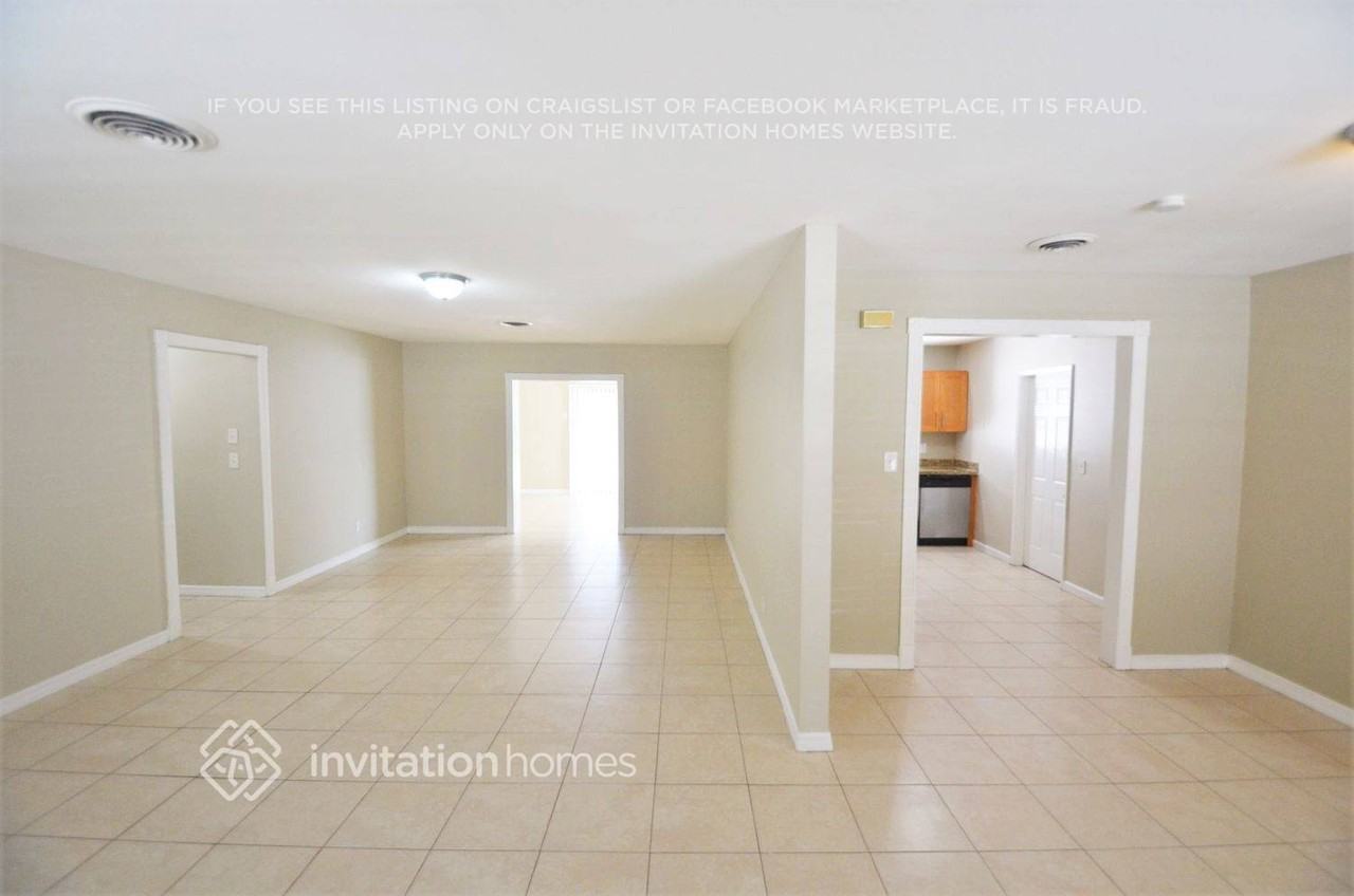 458 Ne 38th St - Photo 3 of 19