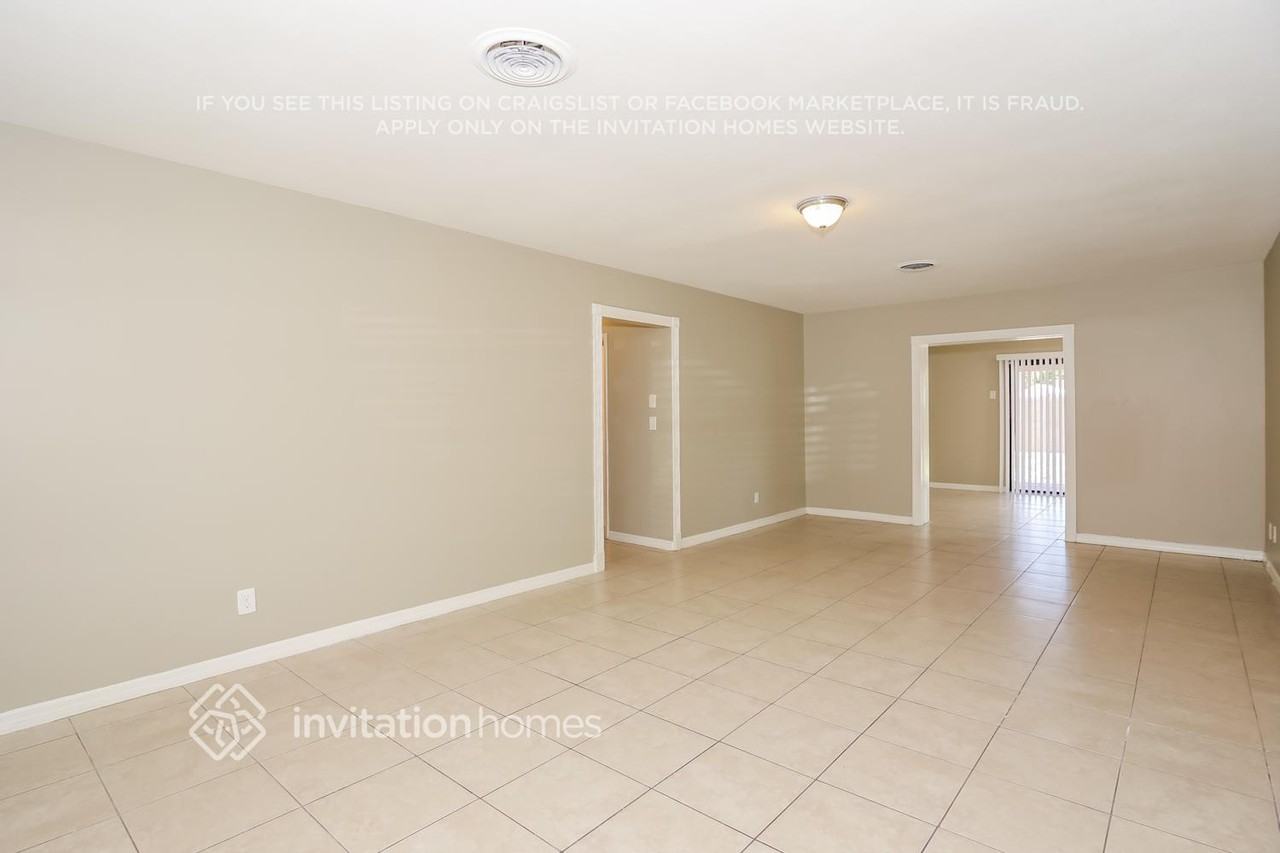 458 Ne 38th St - Photo 4 of 19