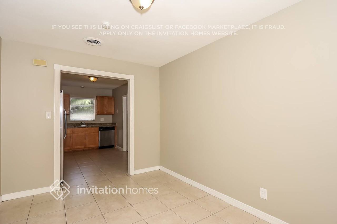 458 Ne 38th St - Photo 5 of 19