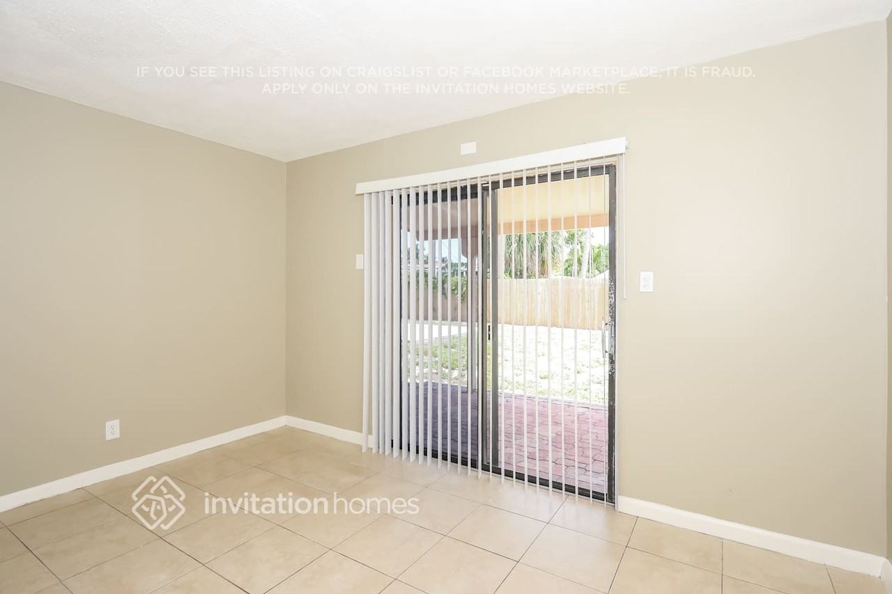 458 Ne 38th St - Photo 7 of 19