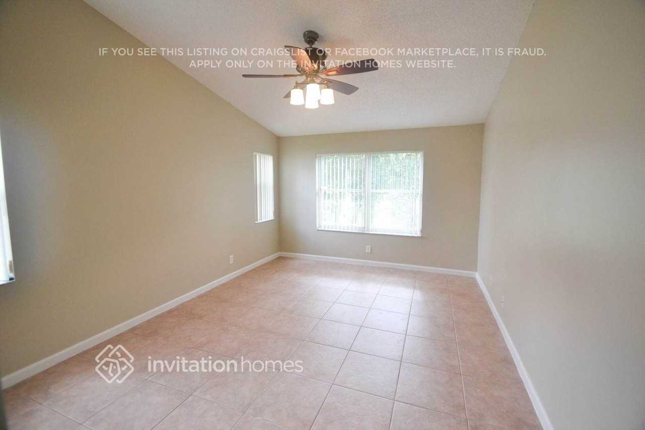 9406 Nw 8th Cir - Photo 3 of 13