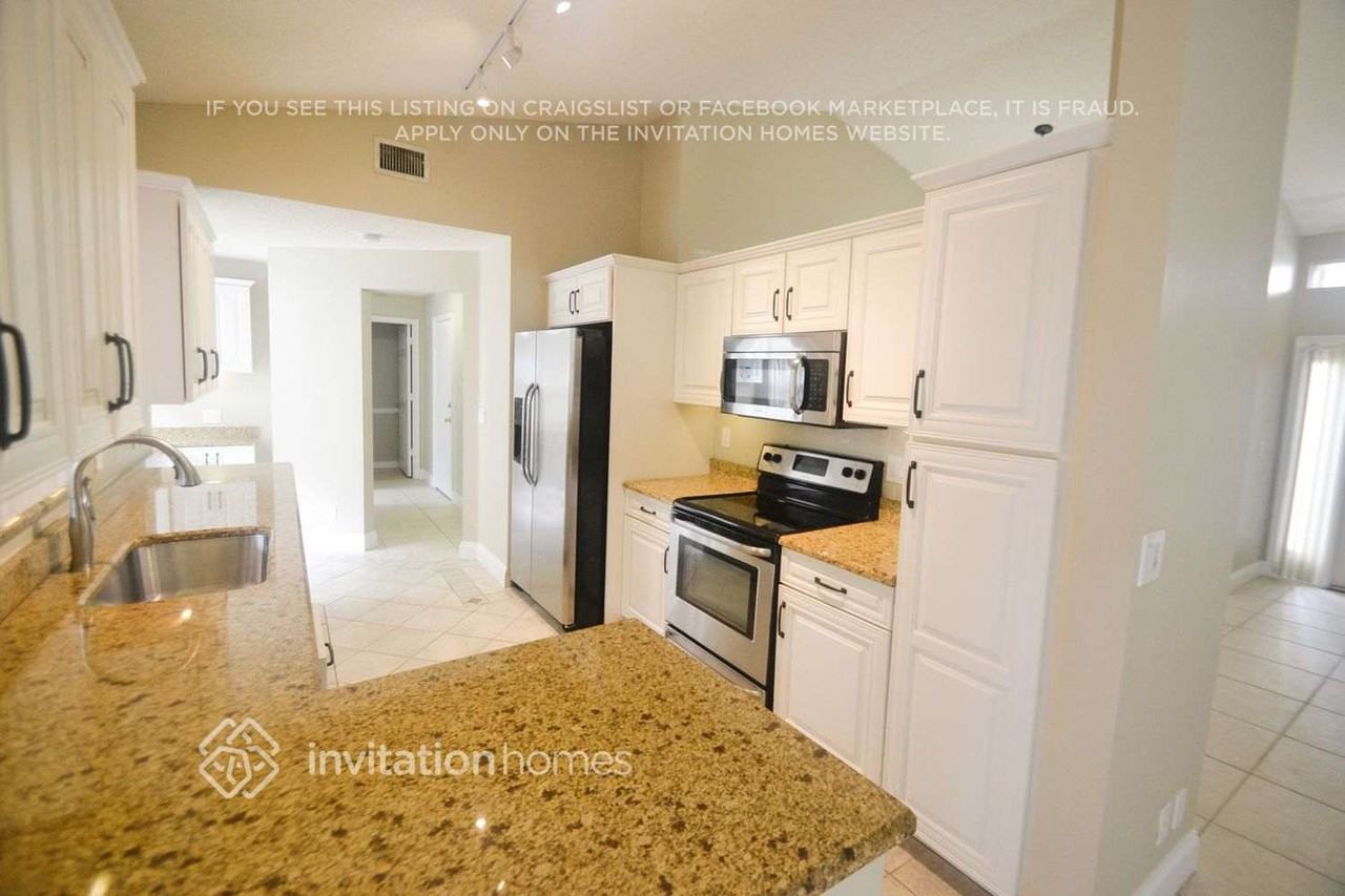 9406 Nw 8th Cir - Photo 5 of 13