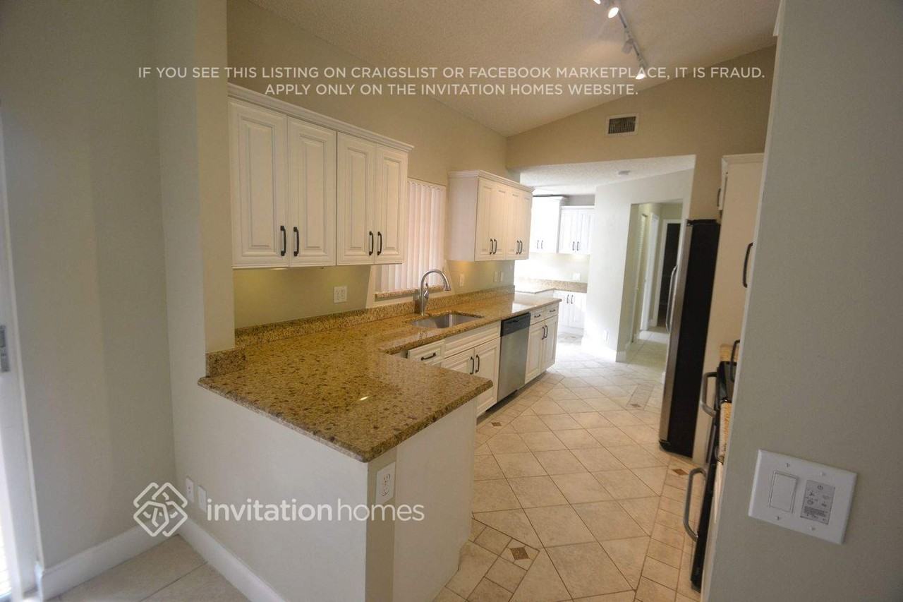 9406 Nw 8th Cir - Photo 6 of 13