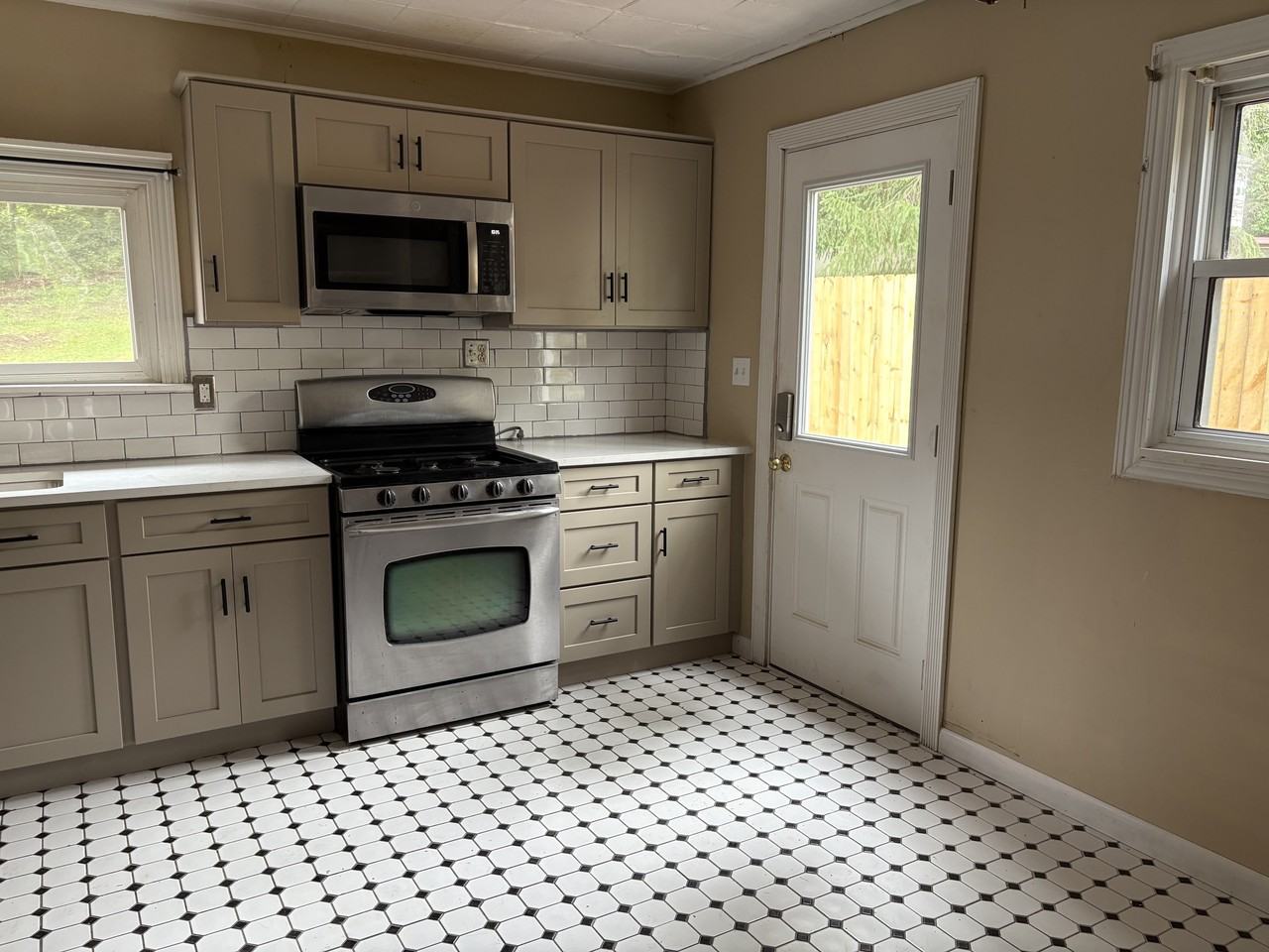 59 South Park Avenue - Photo 4 of 23