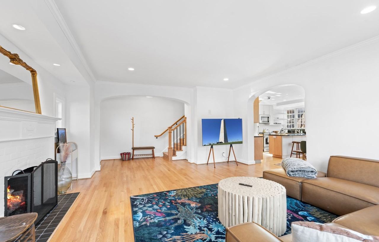 4473 Greenwich Pkwy Nw #1587649P - Photo 2 of 24