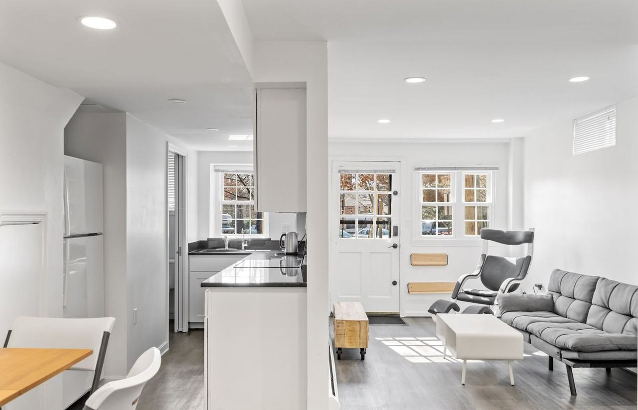 4473 Greenwich Pkwy Nw #1587649P - Photo 4 of 24
