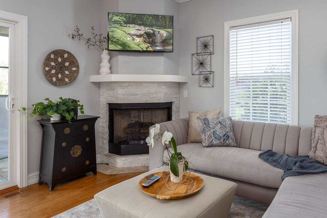 1037 S Main St #1590563P - Photo 7 of 46