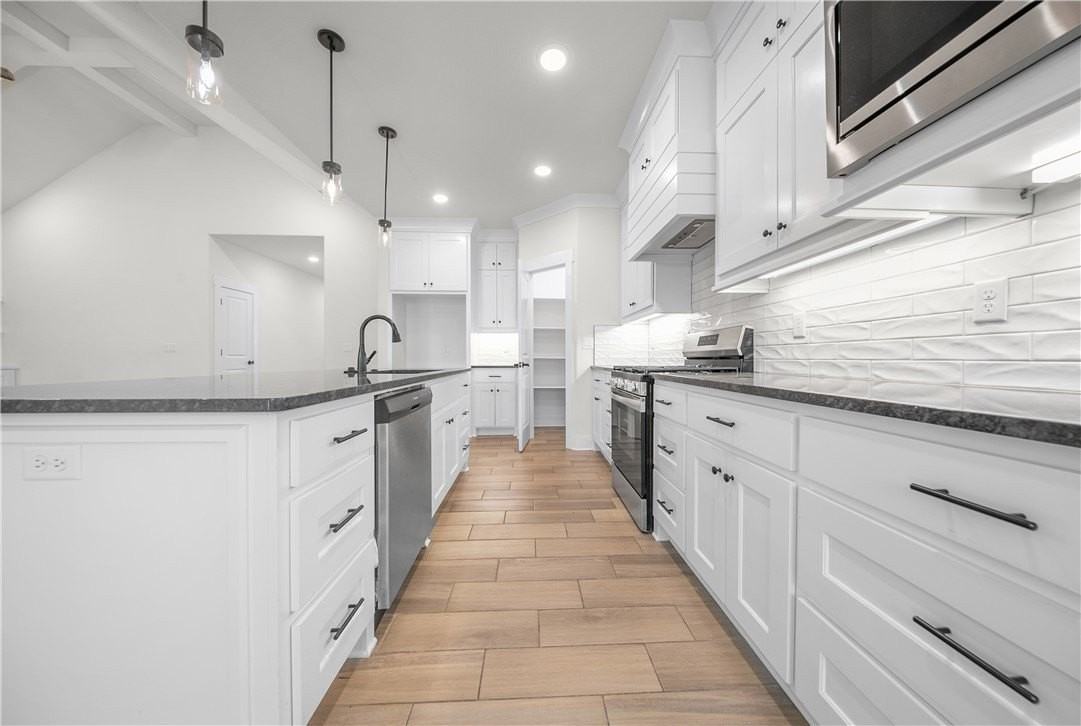 2040 Myrrh Pl - Photo 4 of 28
