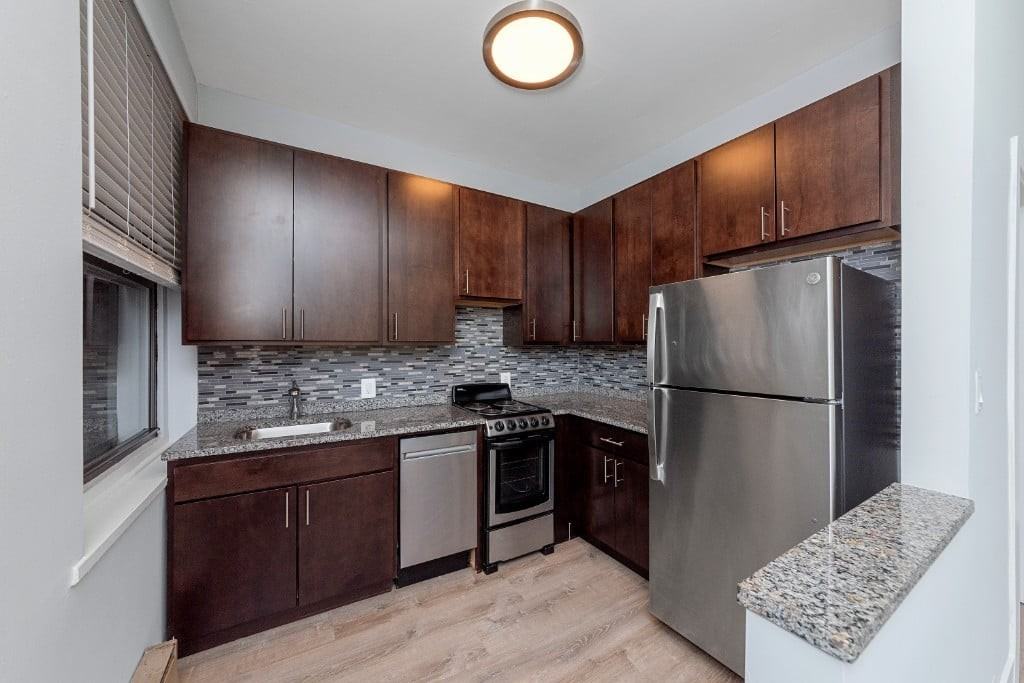 635 W Barry #105 - Photo 3 of 5