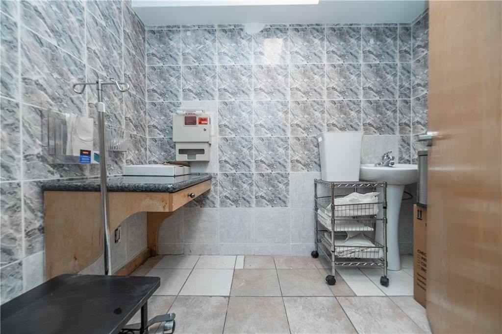 1749 E 16th St #1 - Photo 7 of 28