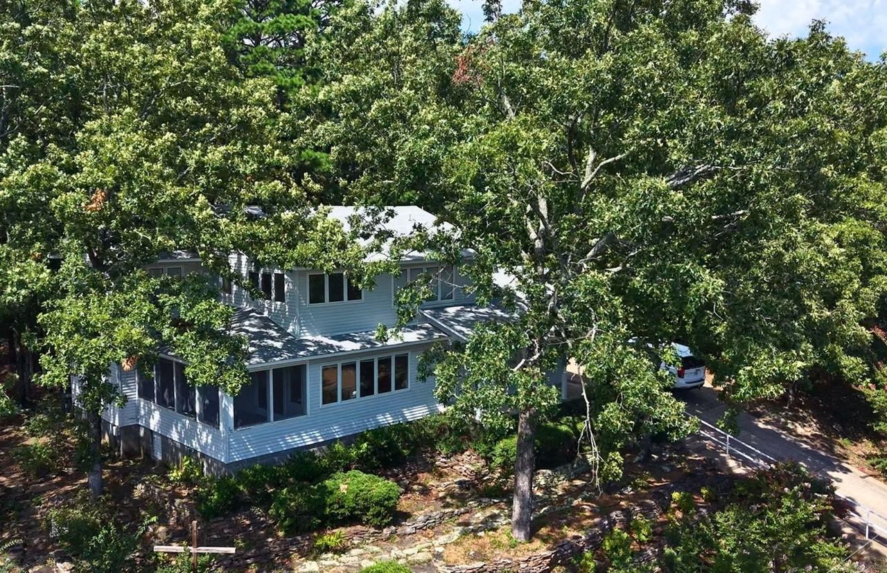 101 Jennifer Pl - Photo 3 of 41