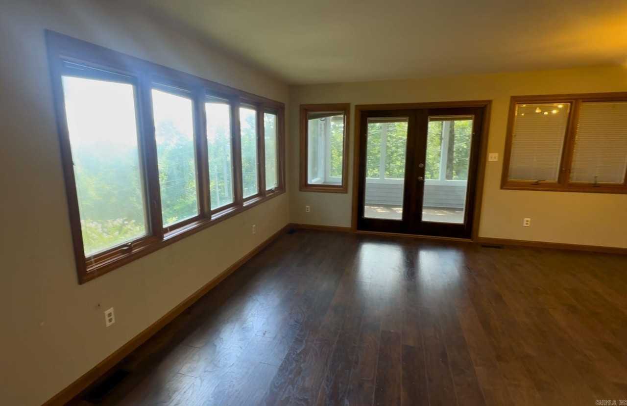 101 Jennifer Pl - Photo 6 of 41