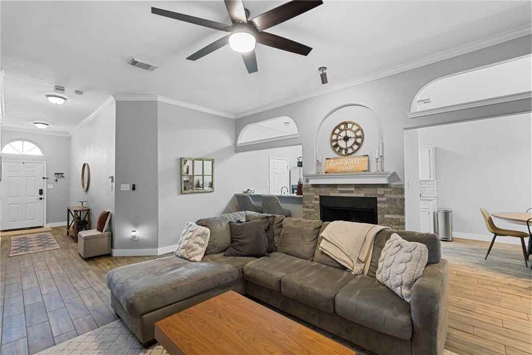3133 Quebec Dr - Photo 3 of 18