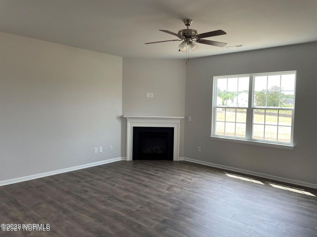 1017 Josh Ct - Photo 2 of 5