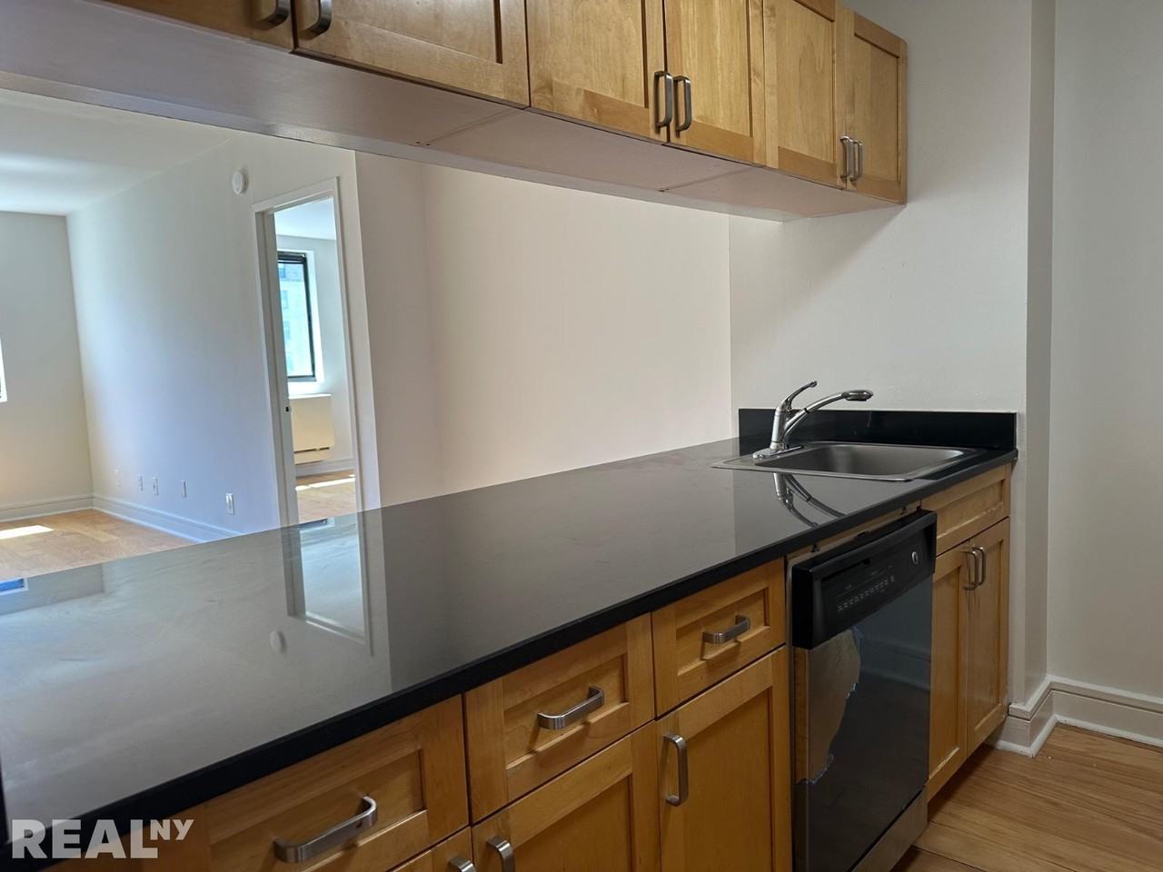 323 W 96th St #915 - Photo 2 of 12