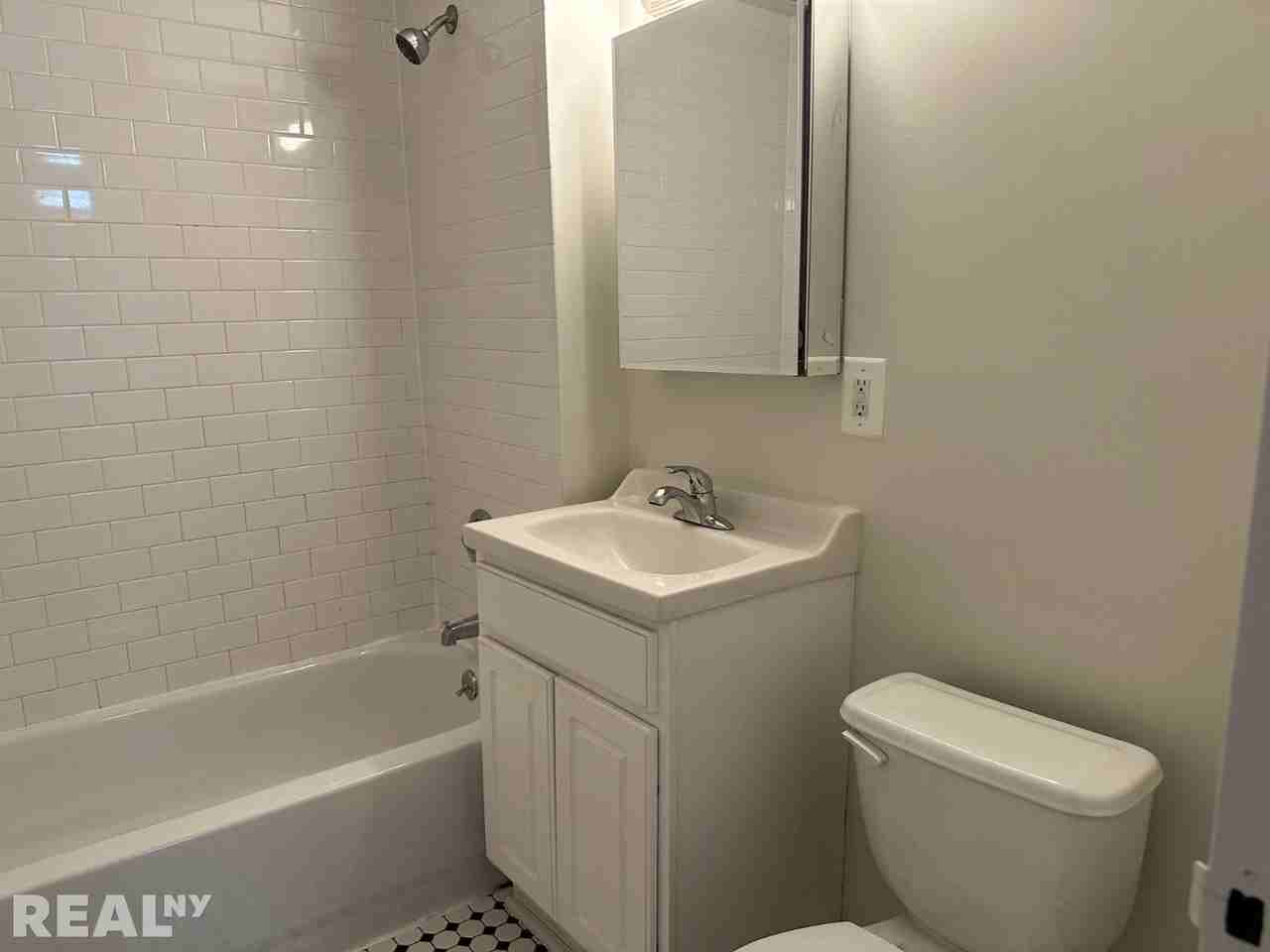 323 W 96th St #915 - Photo 5 of 12