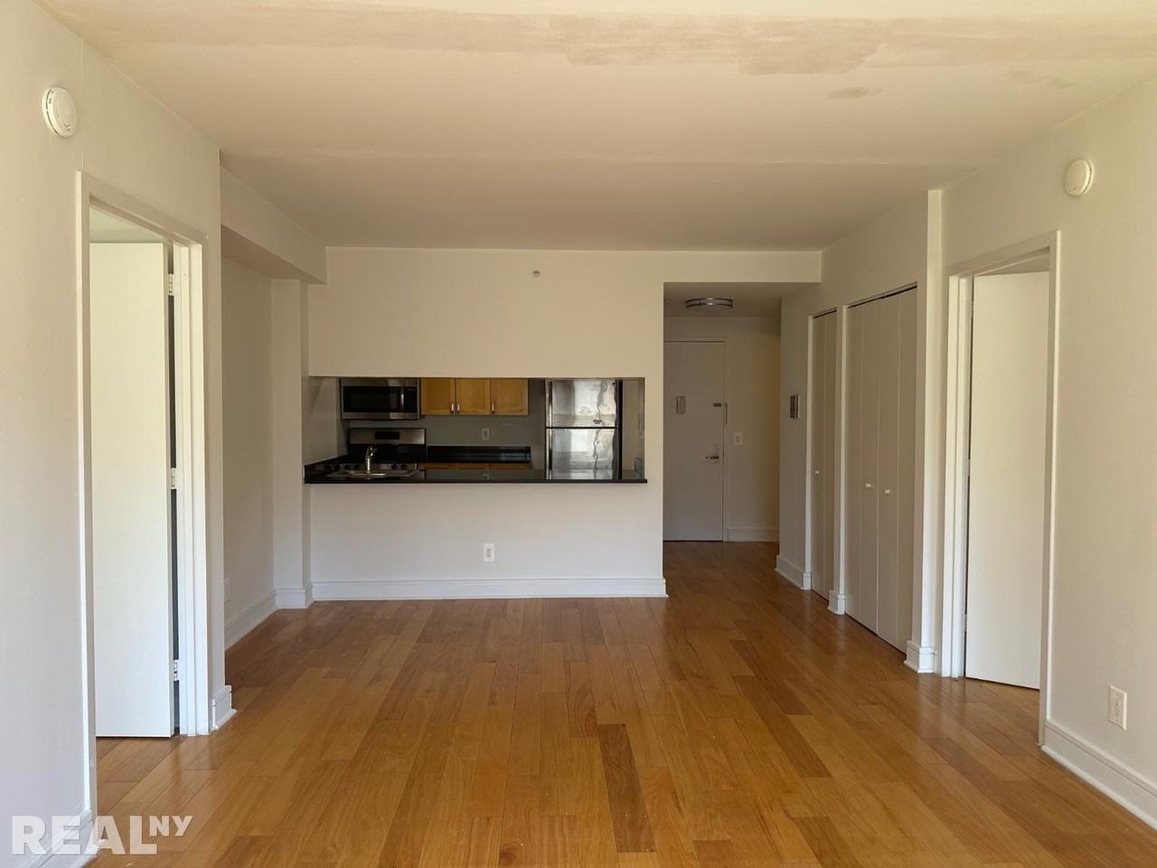 323 W 96th St #915 - Photo 7 of 12