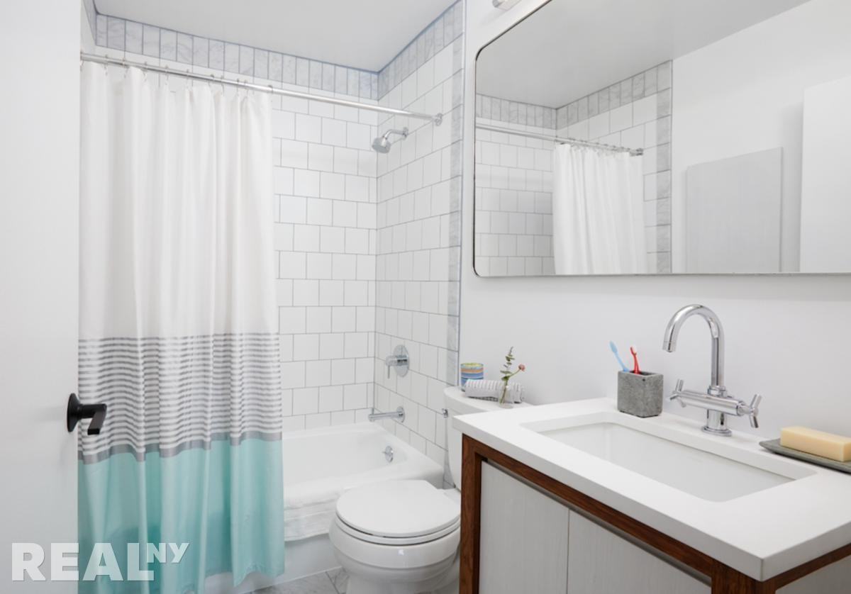 1040 Franklin D Roosevelt Dr #3L40 - Photo 3 of 6