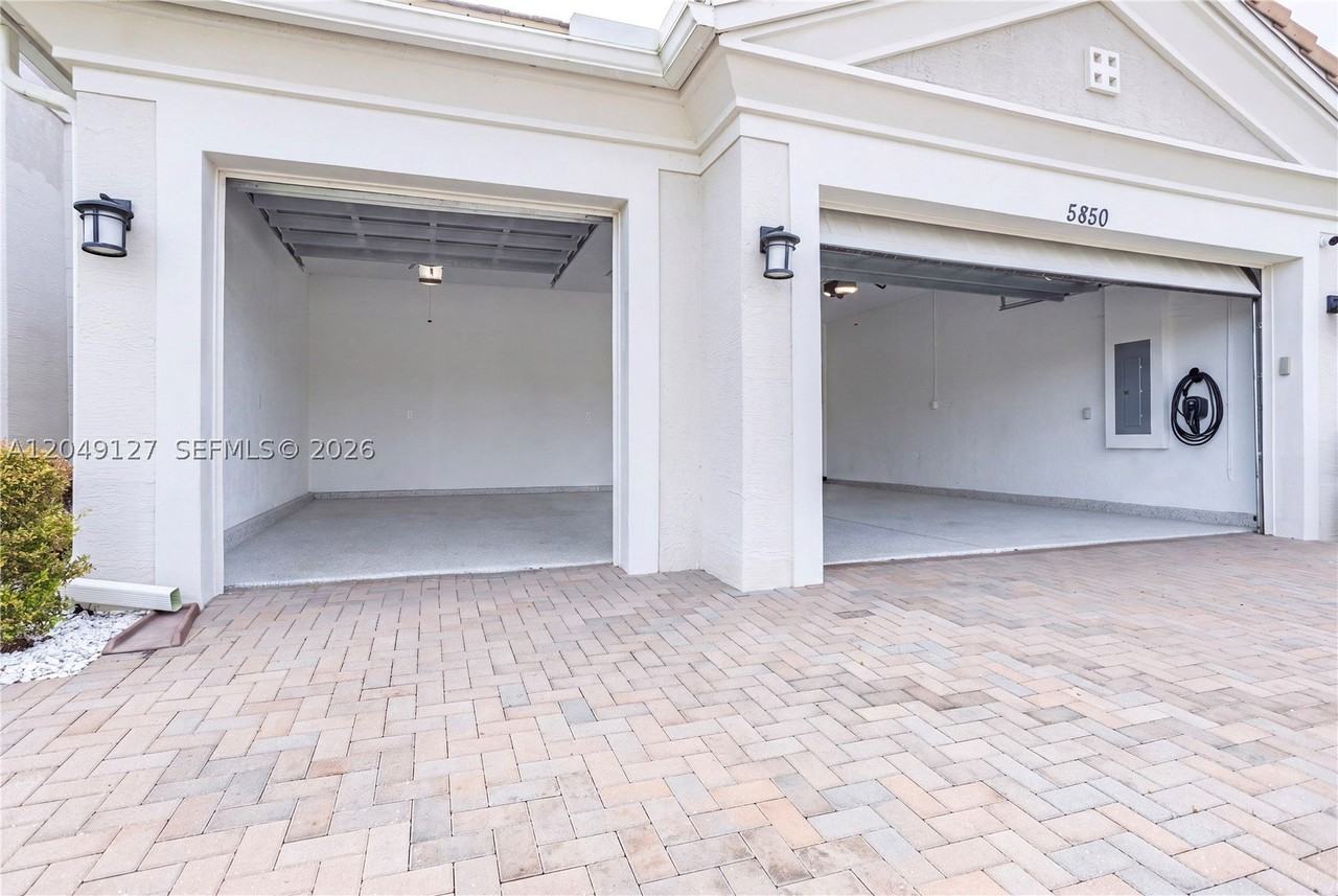 5850 Whippoorwill Cir - Photo 5 of 50