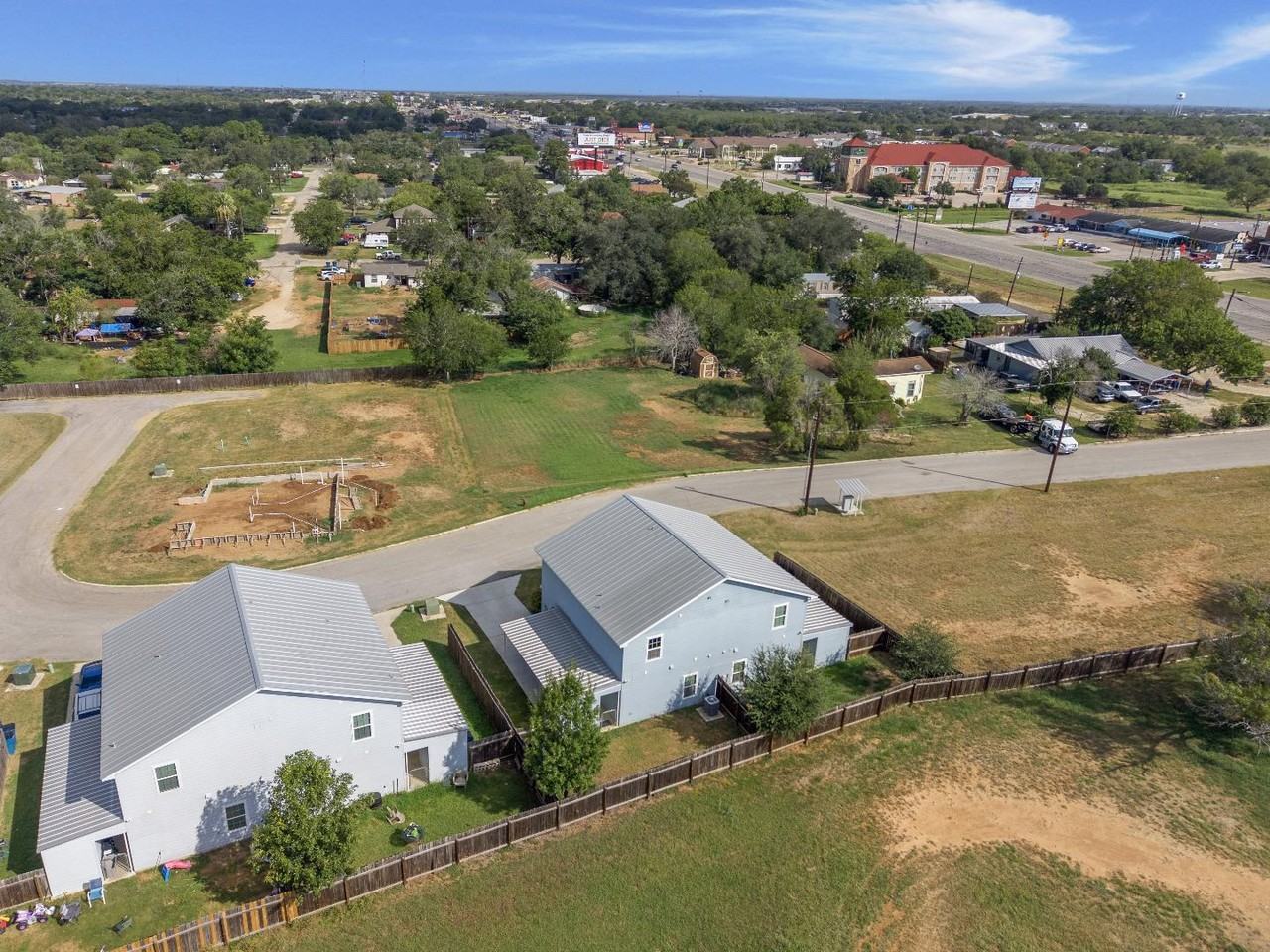 201 Lantana St - Photo 3 of 5