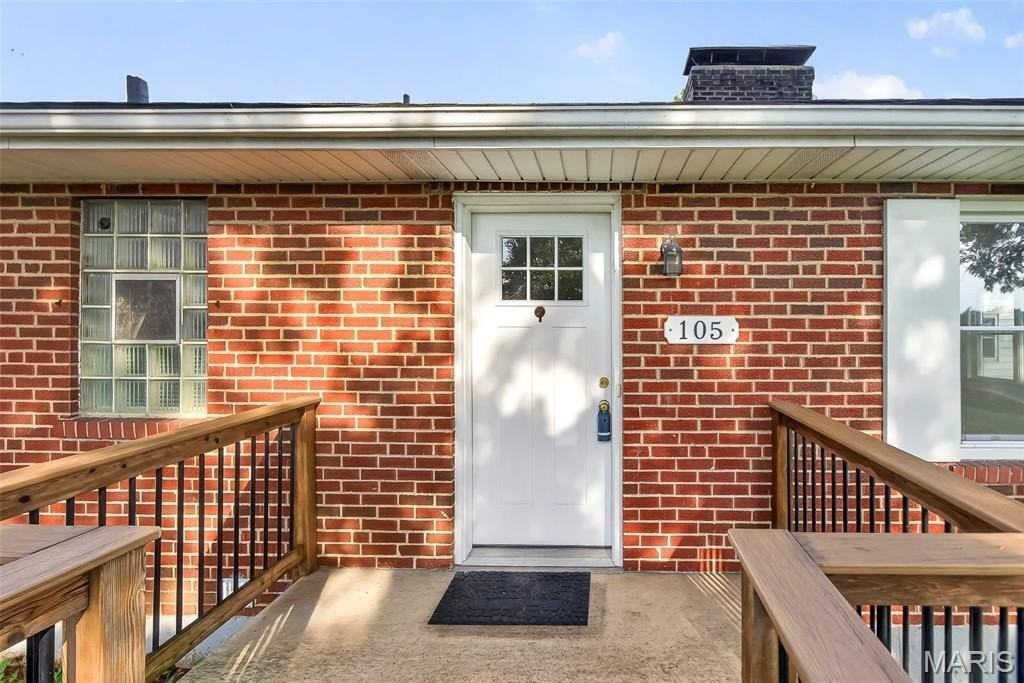105 N Elm St - Photo 2 of 30