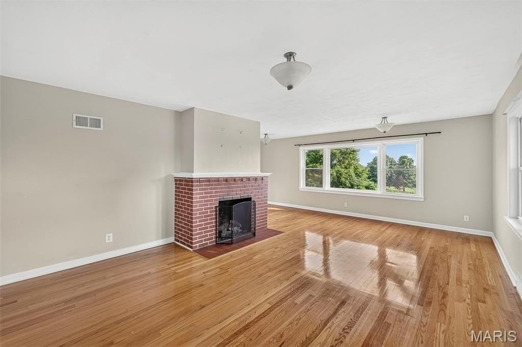 105 N Elm St - Photo 3 of 30