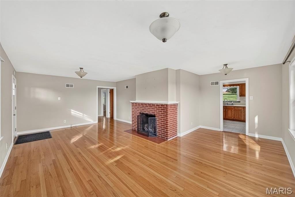 105 N Elm St - Photo 6 of 30