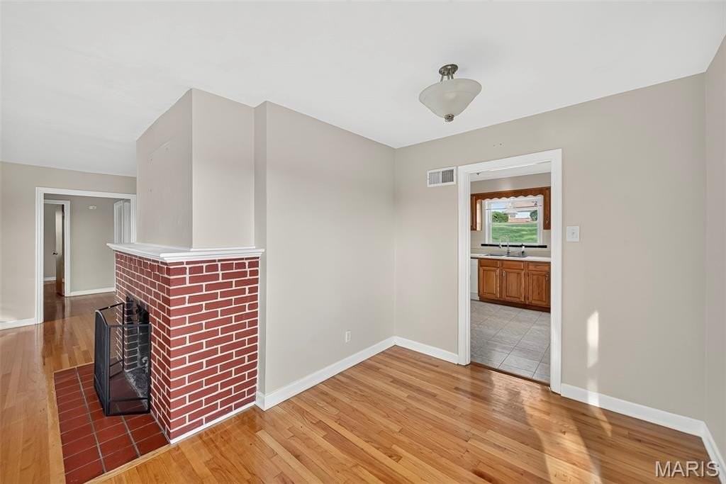 105 N Elm St - Photo 7 of 30