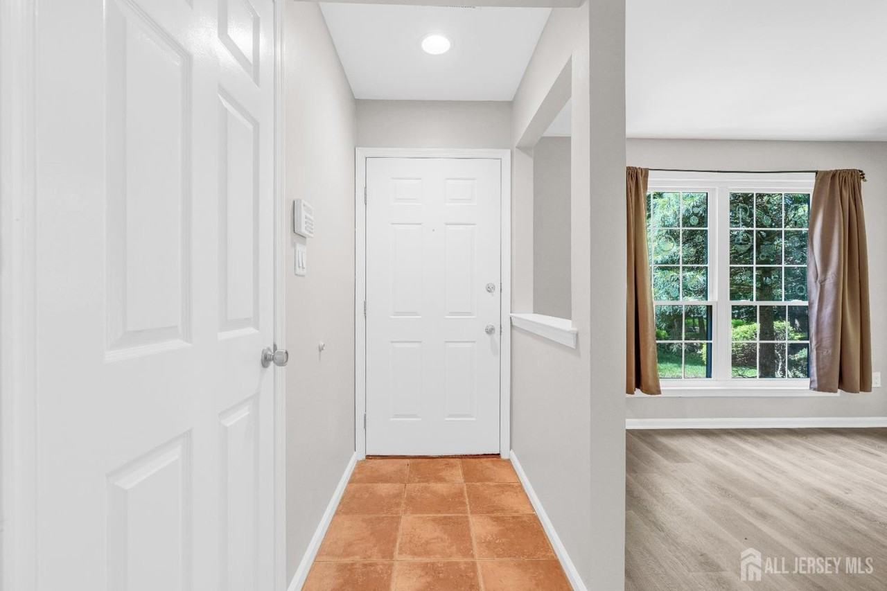 5101 Stonehedge Rd #5101 - Photo 4 of 29