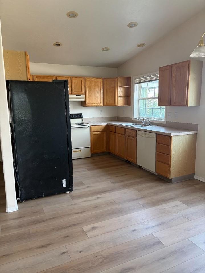 181 Sw 19th St - Photo 3 of 16