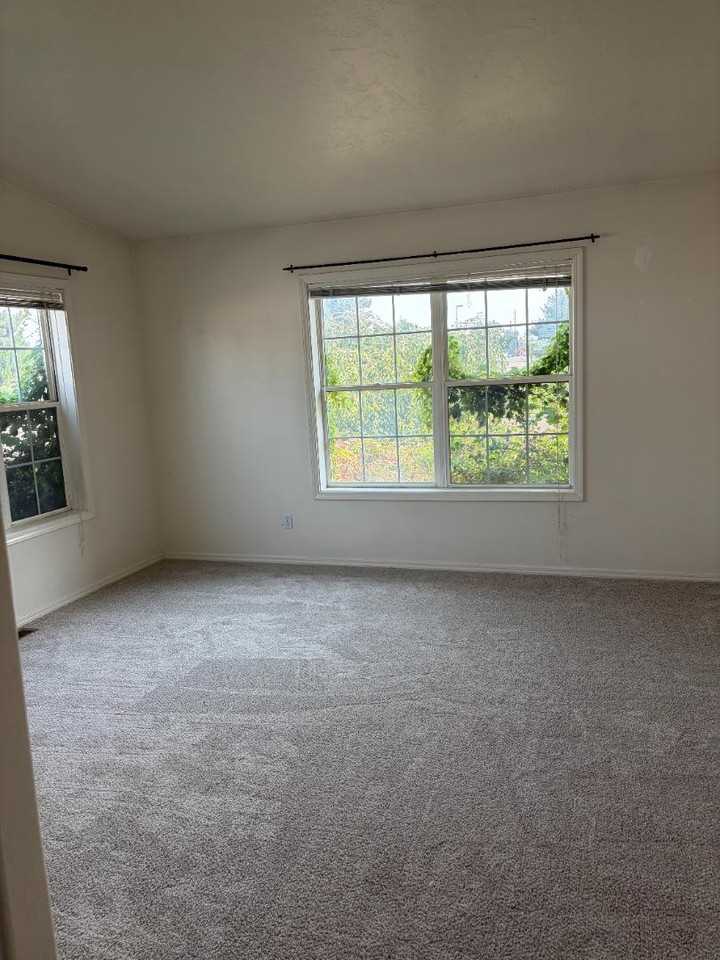 181 Sw 19th St - Photo 4 of 16