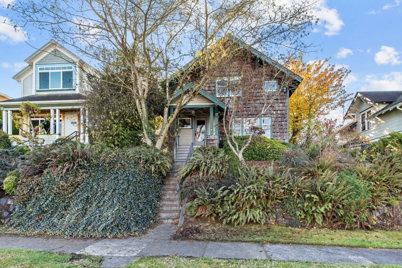2112 N 26th St - Photo 2 of 11