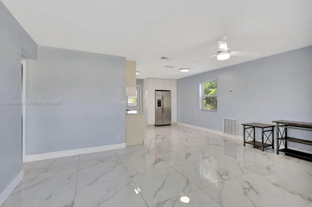 1008 Elm Road - Photo 3 of 11