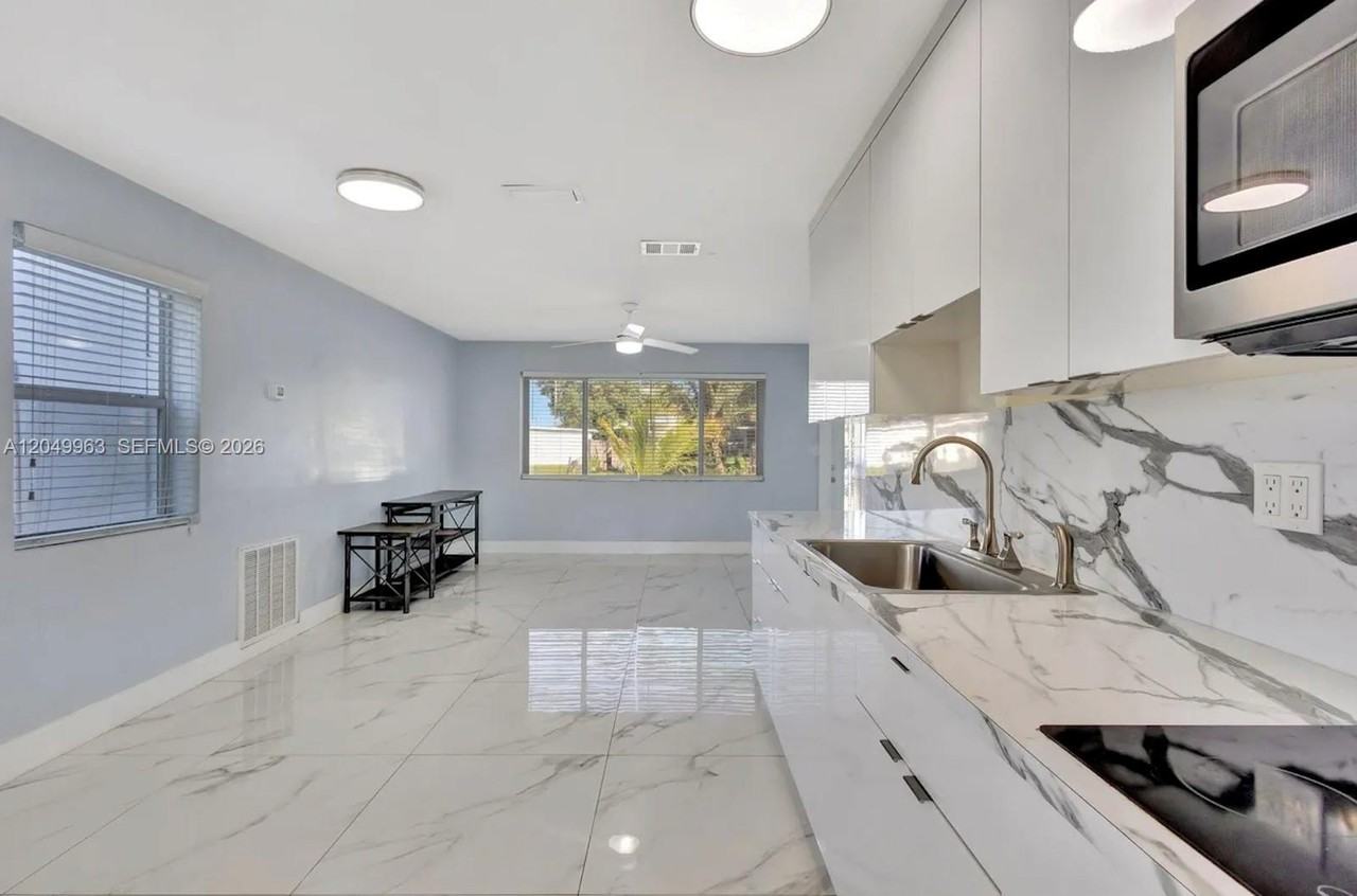 1008 Elm Road - Photo 4 of 11