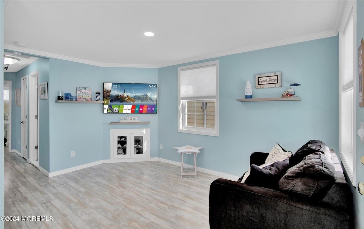 222 Hiering Ave - Photo 3 of 13