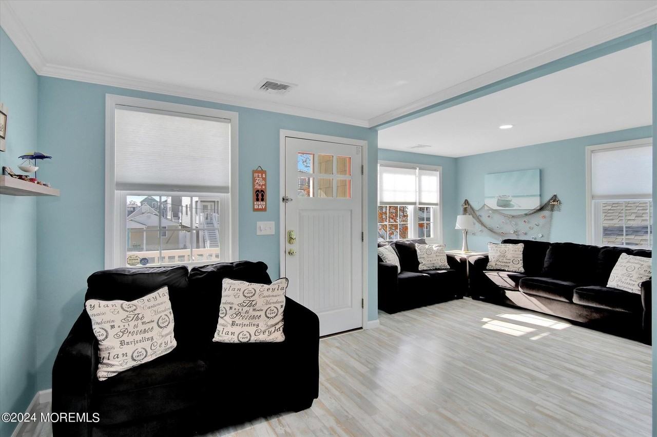 222 Hiering Ave - Photo 4 of 13