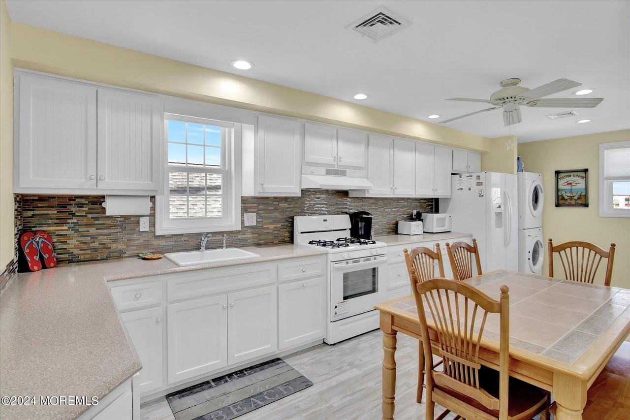 222 Hiering Ave - Photo 6 of 13