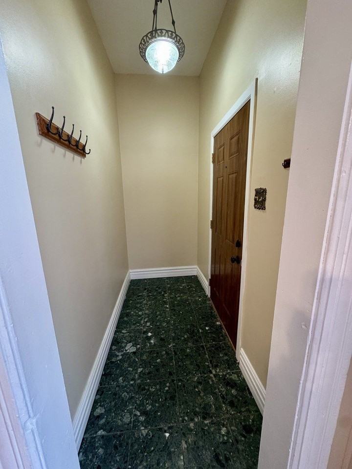 1012 S Oakley Blvd #2 - Photo 4 of 18