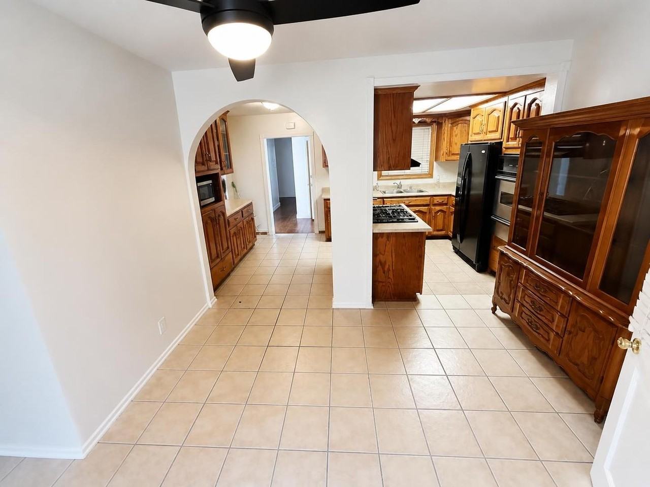 14624 Hutchcroft St #1 - Photo 7 of 24