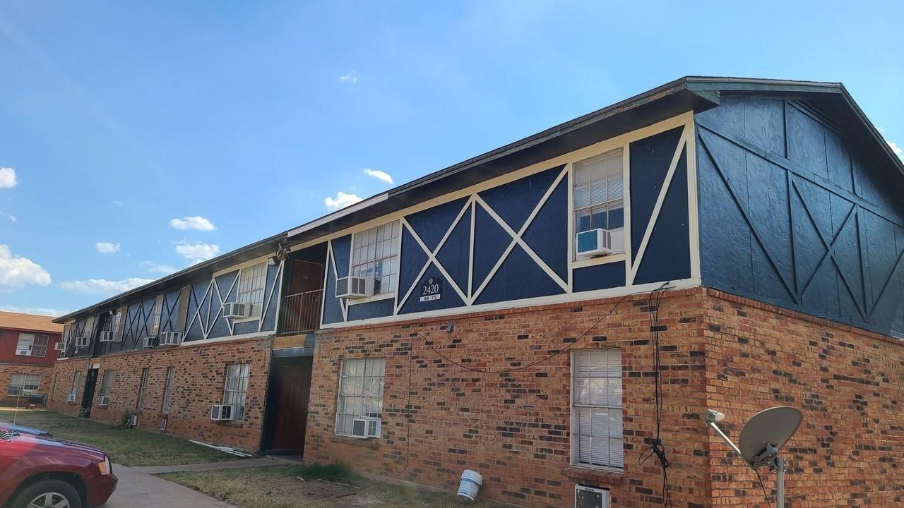 2410 N Willis St - Photo 2 of 7