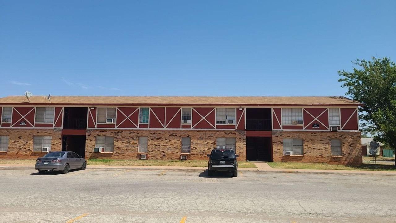 2410 N Willis St - Photo 3 of 7