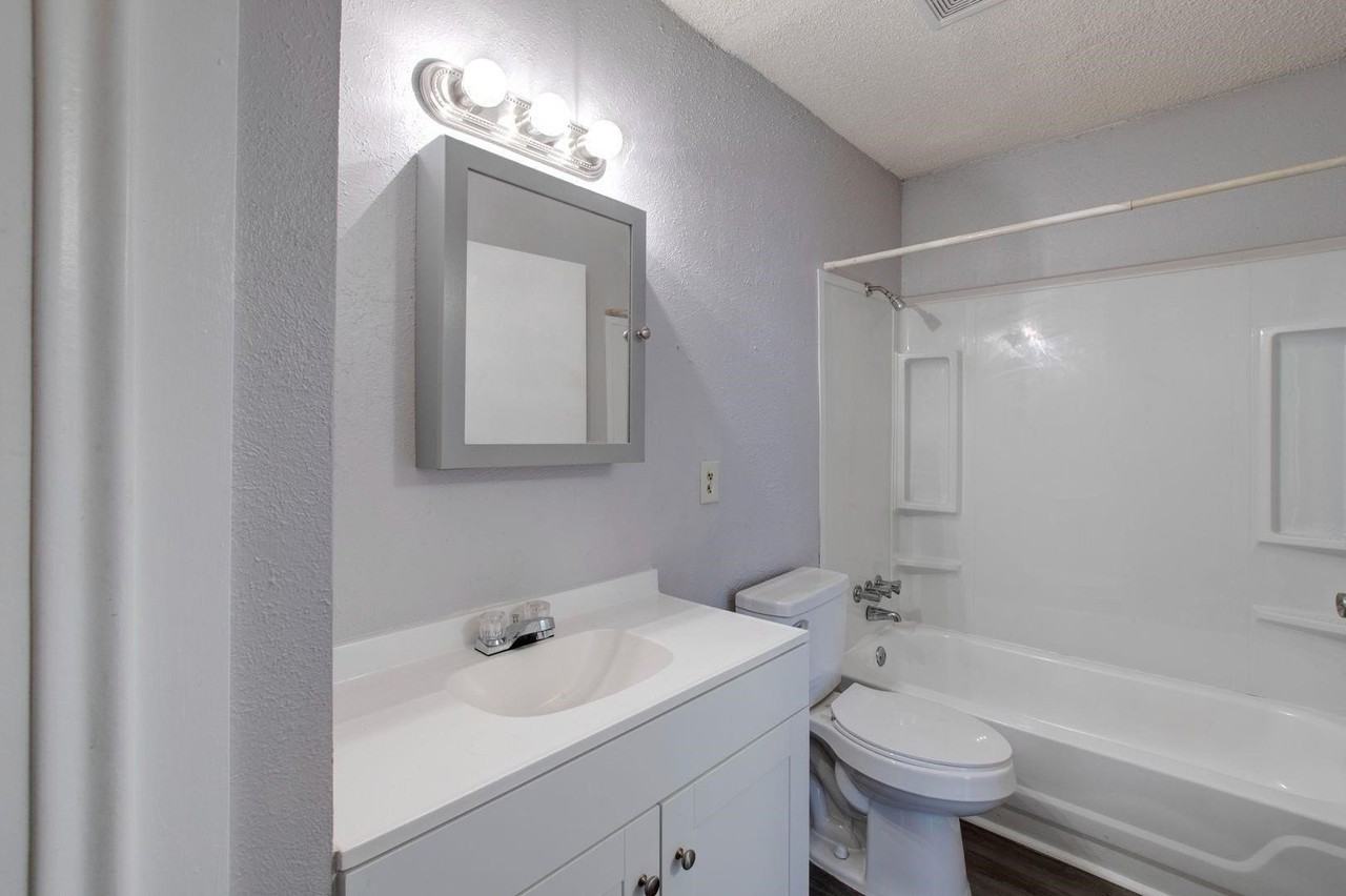 2410 N Willis St - Photo 4 of 7