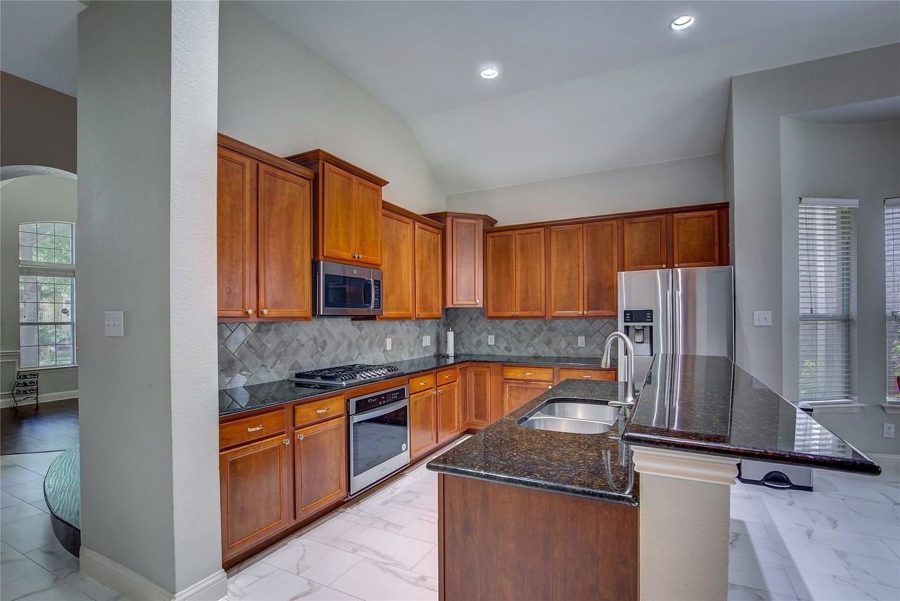 3509 New Castle Ct - Photo 4 of 39