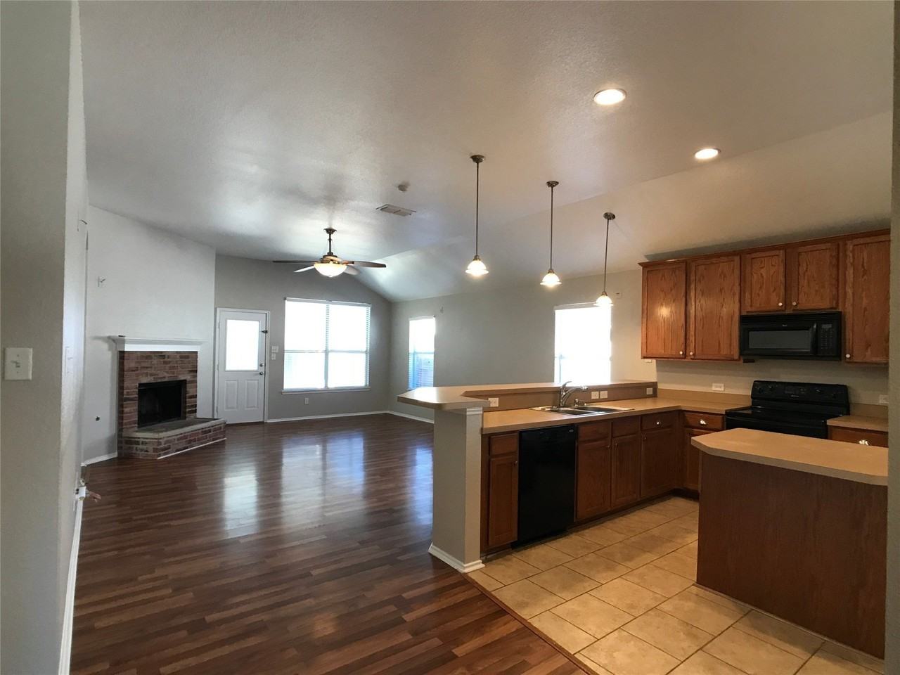 13213 Fencerow Rd - Photo 4 of 18