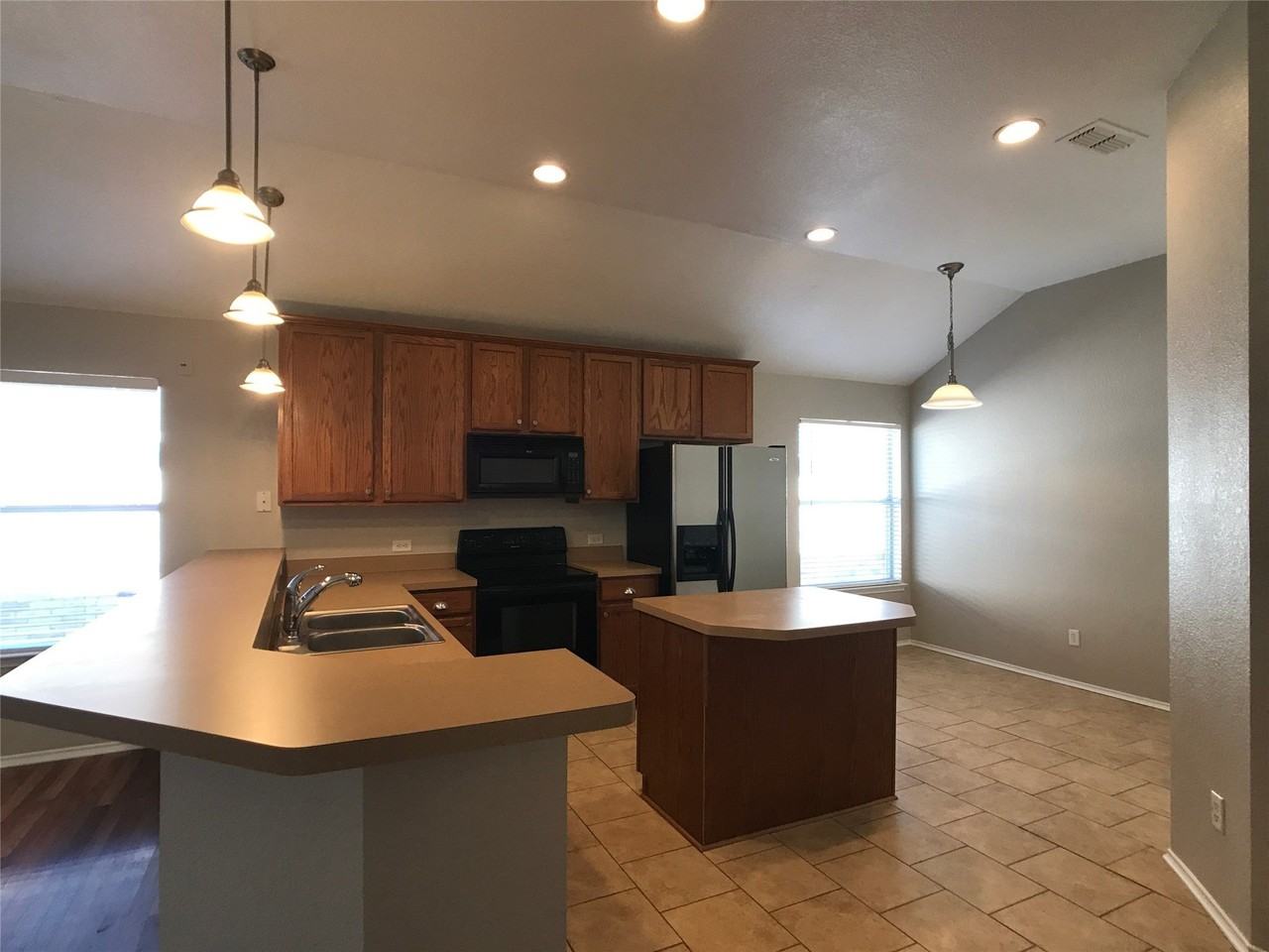 13213 Fencerow Rd - Photo 5 of 18