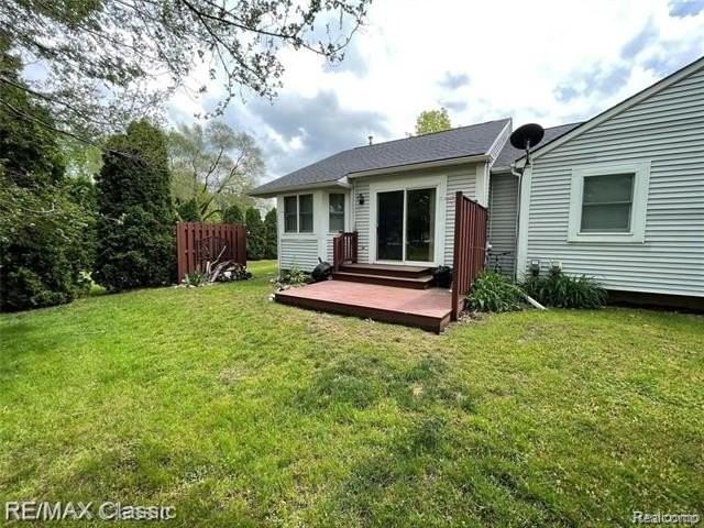 2191 N Milford Rd - Photo 3 of 11