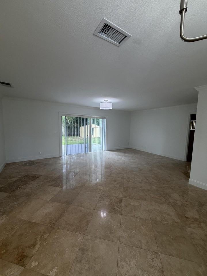 9209 Southampton Pl - Photo 5 of 19