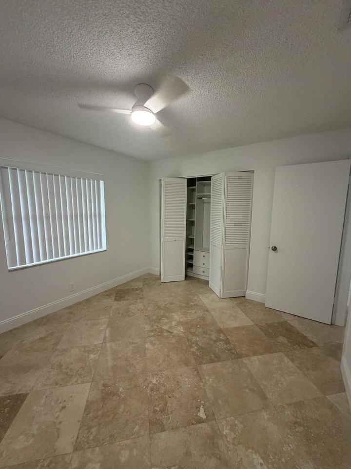 9209 Southampton Pl - Photo 7 of 19