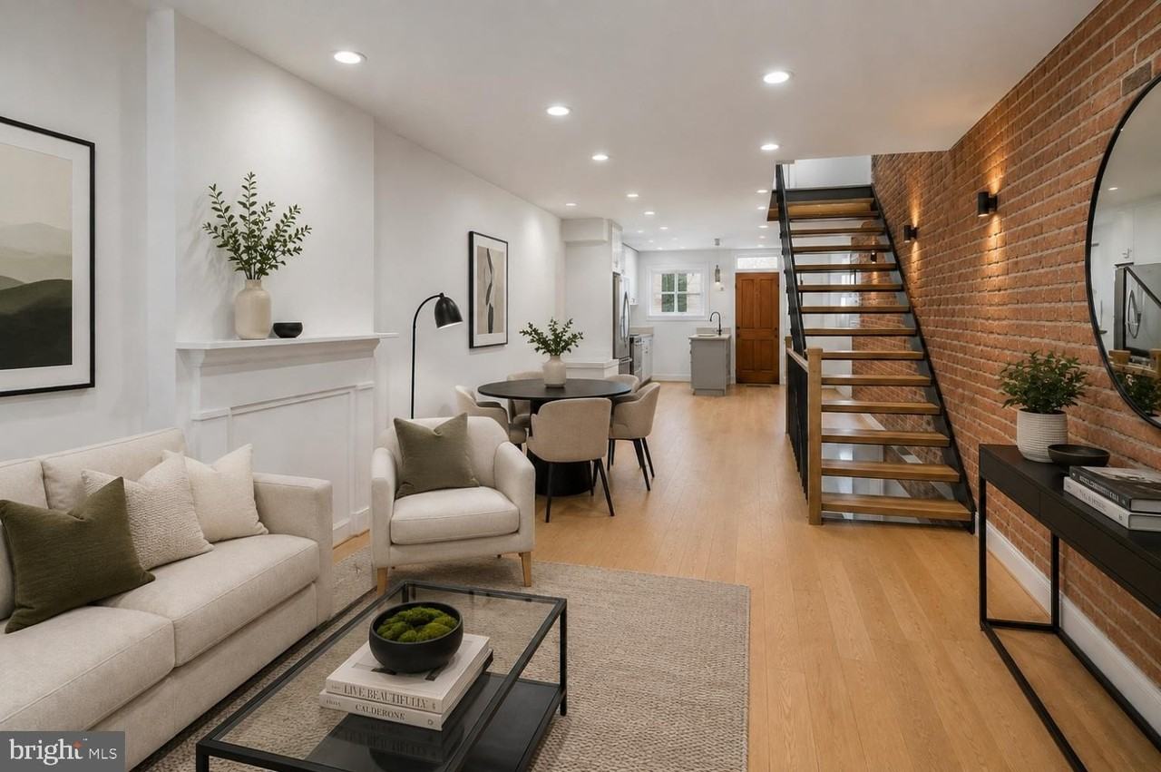 104 W Heath St - Photo 2 of 19