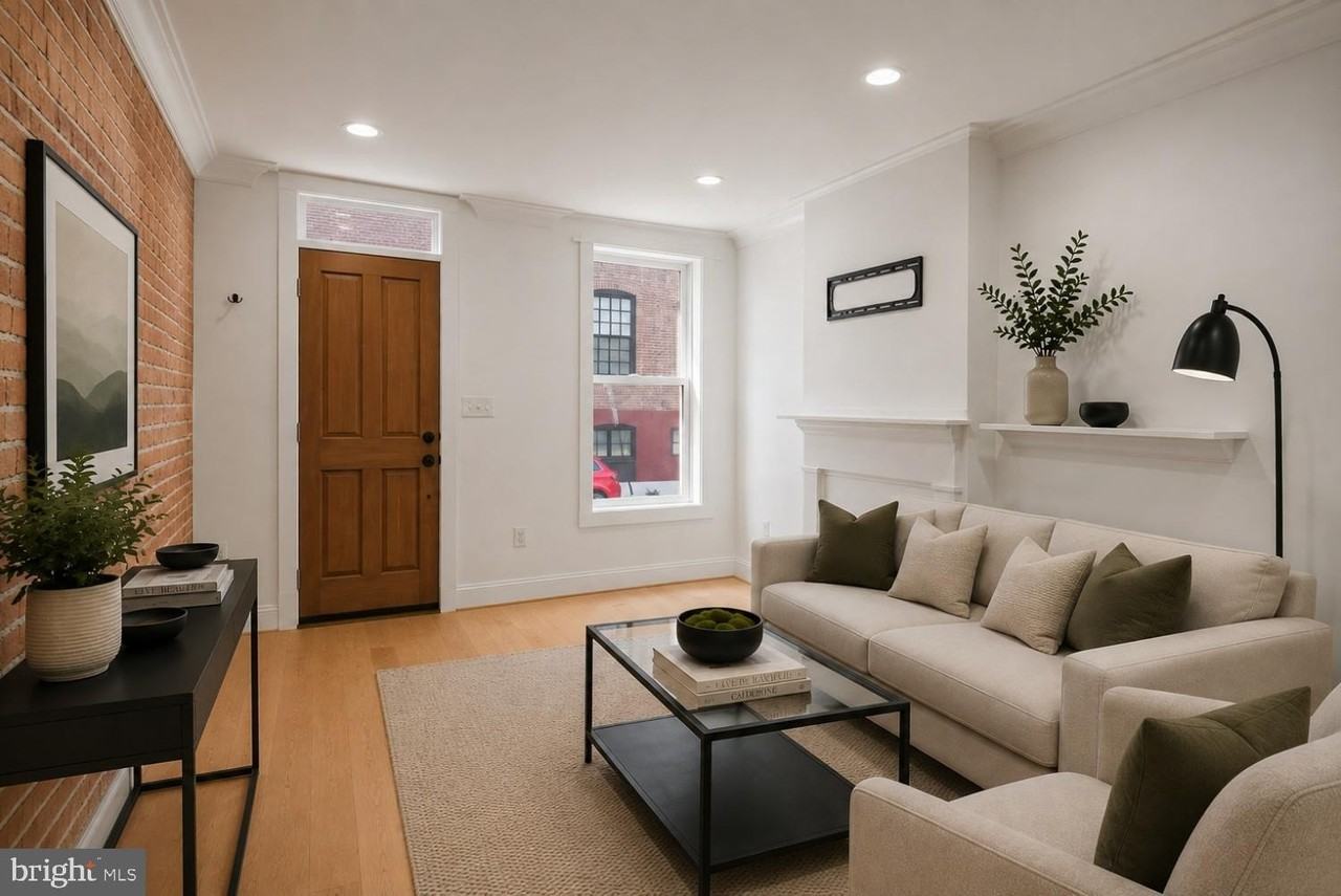 104 W Heath St - Photo 3 of 19
